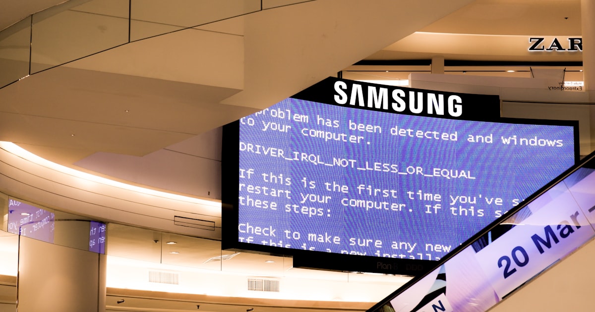 black Samsung flat screen monitor turned-on displaying boot sequence error