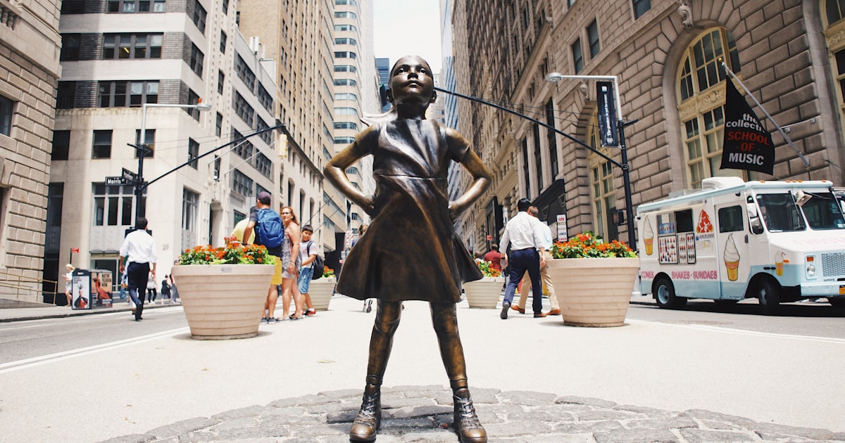 girl statue