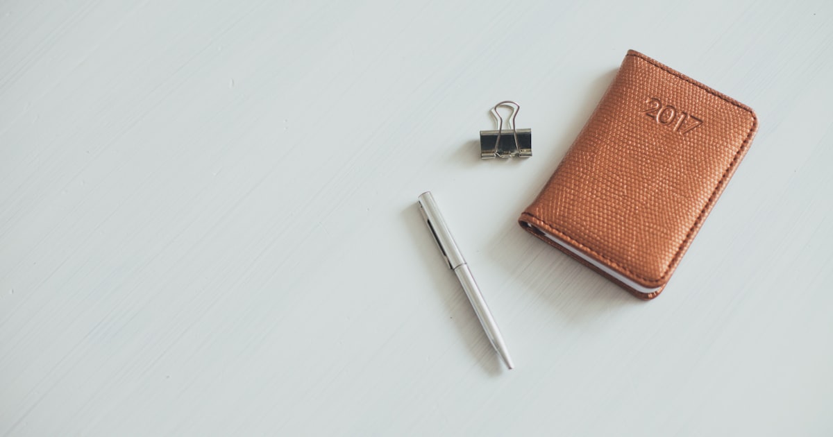 brown leather bifold wallet