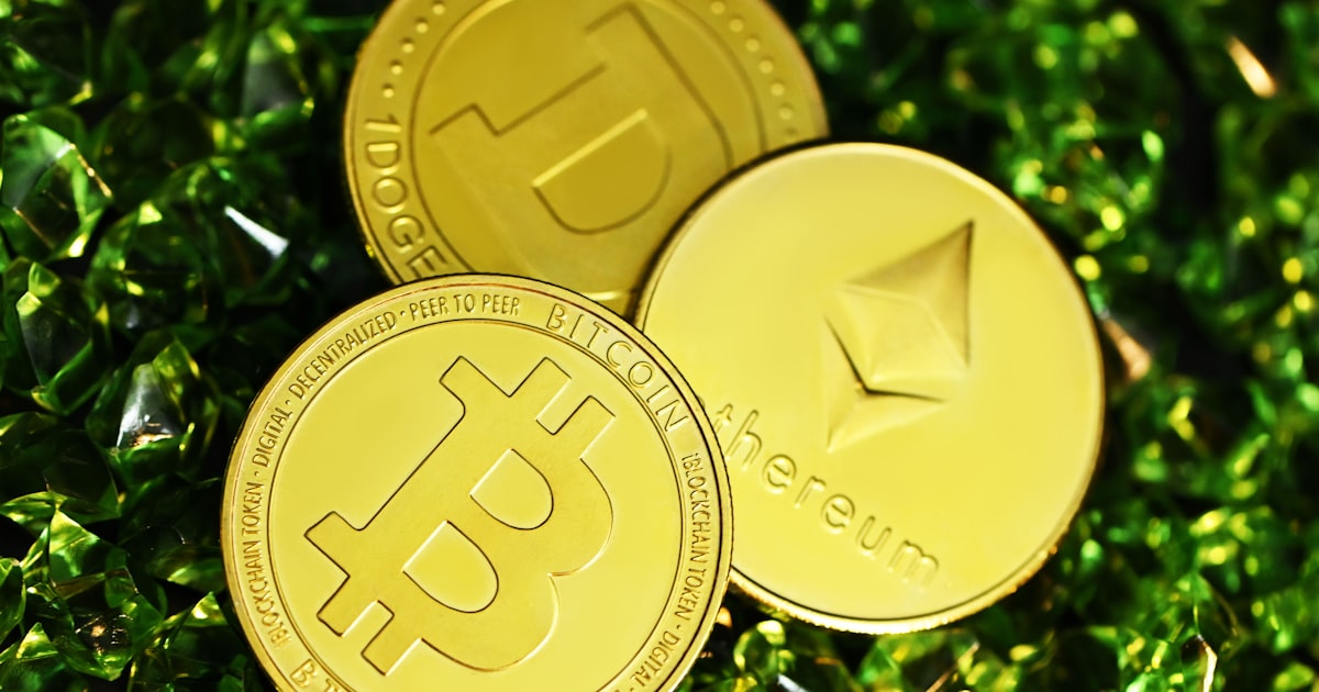 Bitcoin Drops Below $76,500 as US Strikes on Iran Resume