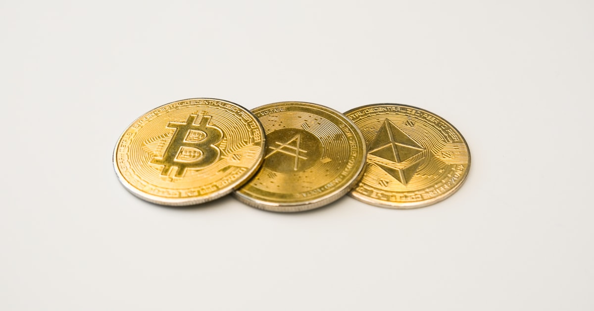 Bitcoin Price Slides to $30K as Institutions Dump BTC Supply