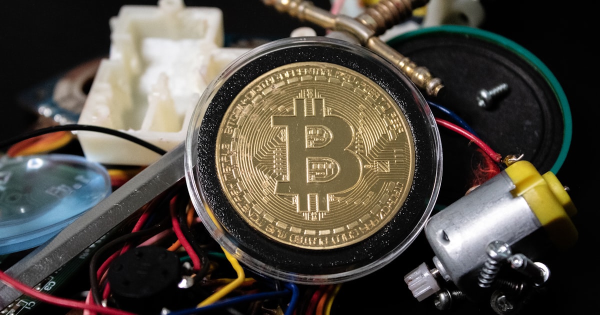 black and gold round case