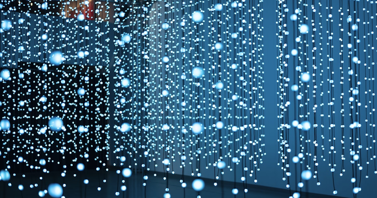 a room filled with lots of white lights