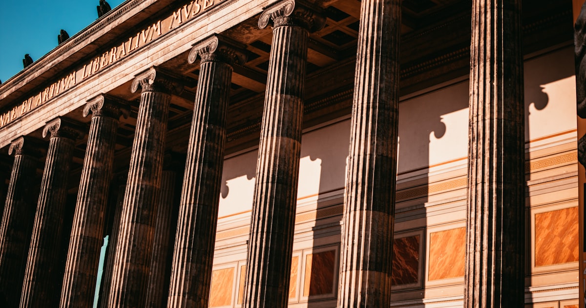 building with multiple pillars