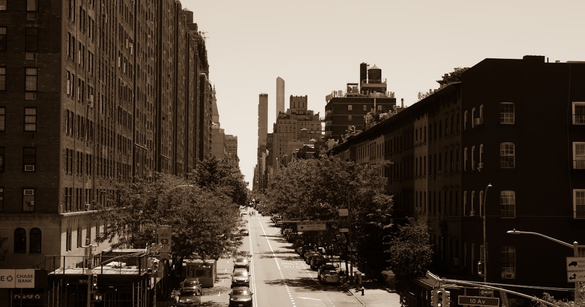 a black and white photo of a city street