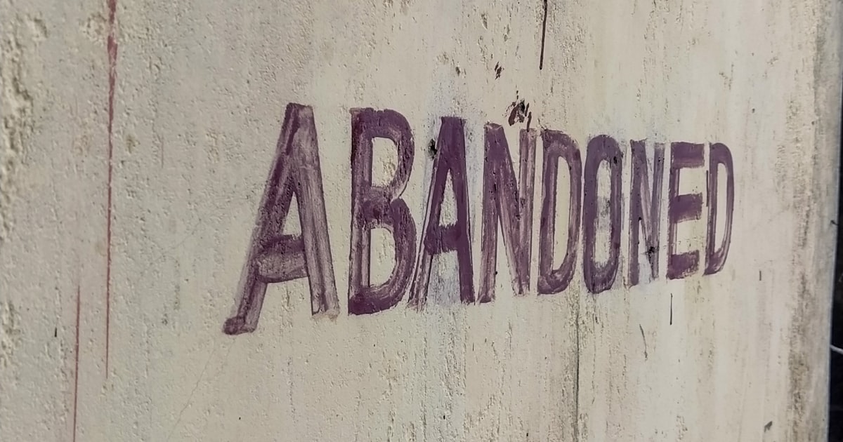 a sign that reads abandoned on a concrete wall