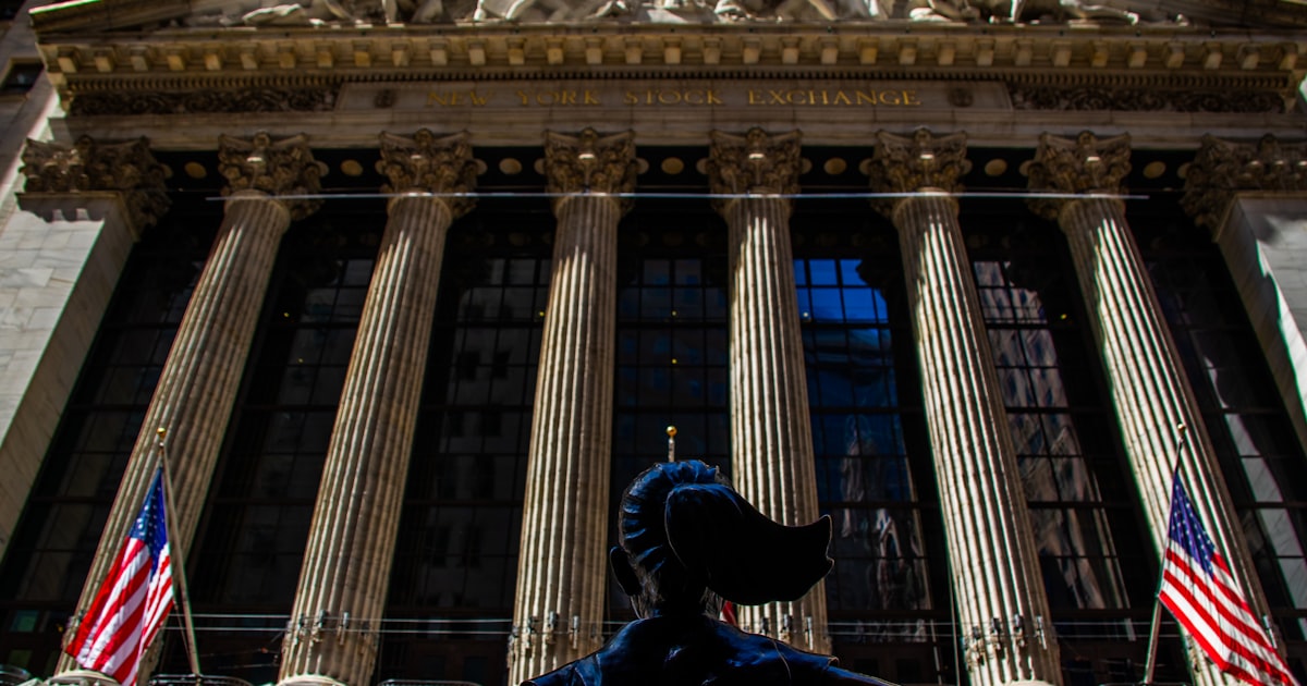 a statue of a woman standing in front of a building