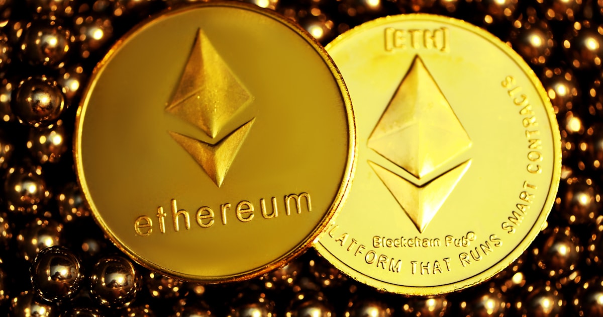 gold star print round ornament