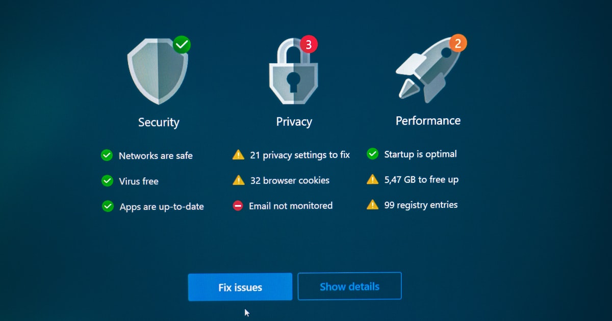 Security, privacy, and performance status with fix options.