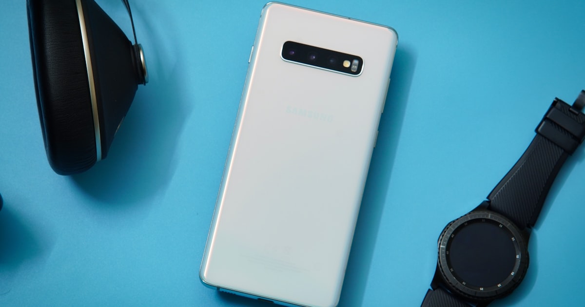 a white cell phone