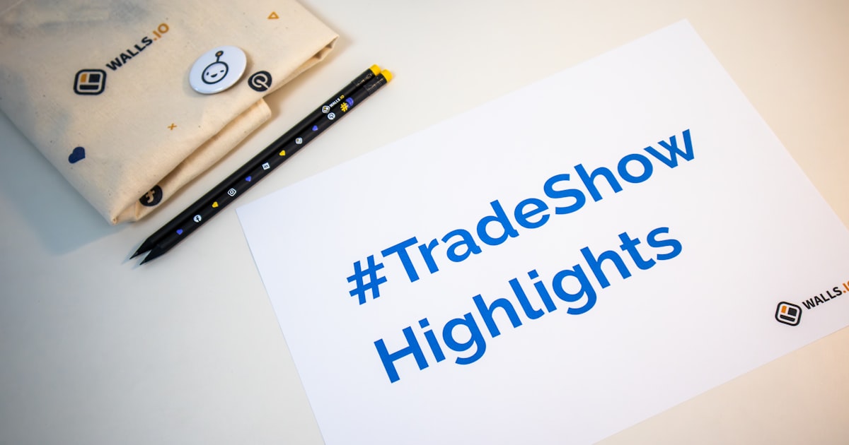 a sign that says tradeshow highlights next to a pencil