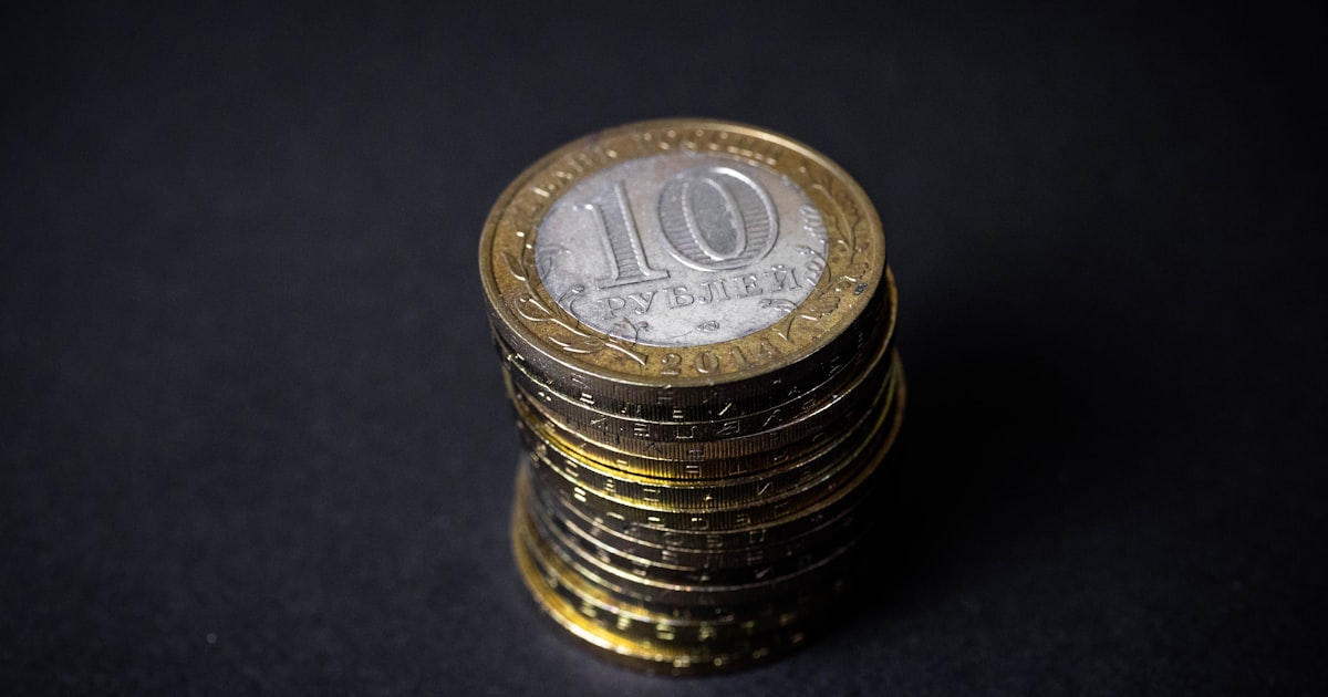 a stack of ten pound coins sitting on top of each other